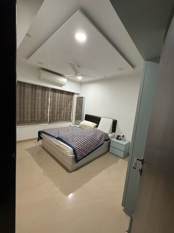 Room in 2.5 BHK Apartment at Gundecha Symphony, Andheri West – for Rent