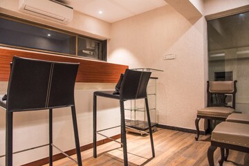 Master Bedroom in 6+ BHK Independent House at Bandra West – for Sale