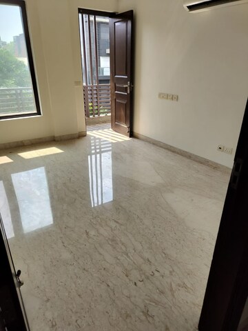 Room in 3 BHK Builder Floor at Greater Kailash ii – for Rent