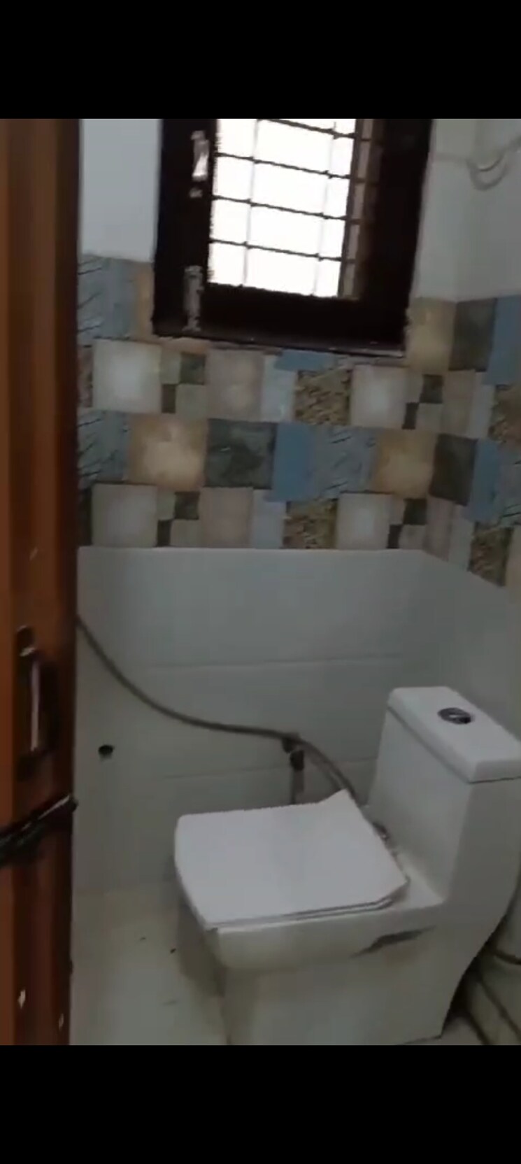 Bathroom, vaishali sector 2 2 Bedroom 850 Sq.Ft. Builder Floor In Vaishali Sector 2 Ghaziabad 8461366