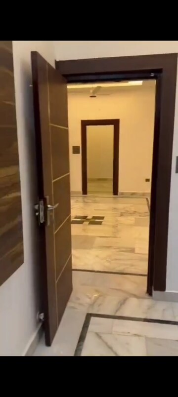 Furnished Amenities in 3 BHK Builder Floor at Indrapuram – for Sale