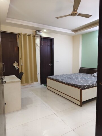 Bedroom in 3 BHK Builder Floor at Krishna Homes Gurgaon, Sector 14 – for Rent