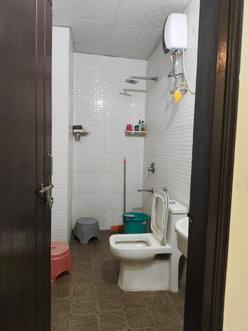 Bathroom in 3 BHK Builder Floor at Krishna Homes Gurgaon, Sector 14 – for Rent