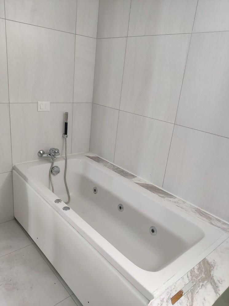 Bathroom, tata-primanti-villas 4 Bedroom 7000 Sq.Ft. Villa In Sector 72 Gurgaon 8461415