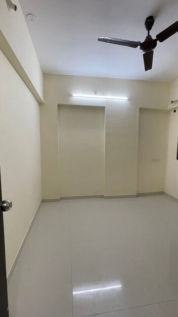Master Bedroom in 2 BHK Apartment at Mohini Grace CHS, Andheri West – for Rent