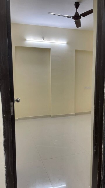 Master Bedroom in 2 BHK Apartment at Mohini Grace CHS, Andheri West – for Rent