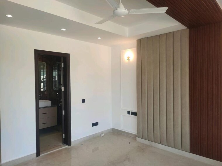 Master Bedroom, bptp-amstoria-country-floor 3.5 Bedroom 2260 Sq.Ft. Builder Floor In Sector 102 Gurgaon 8461489
