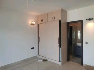 Master Bedroom in 3.5 BHK Builder Floor at BPTP Amstoria Country Floor, Sector 102 – for Sale