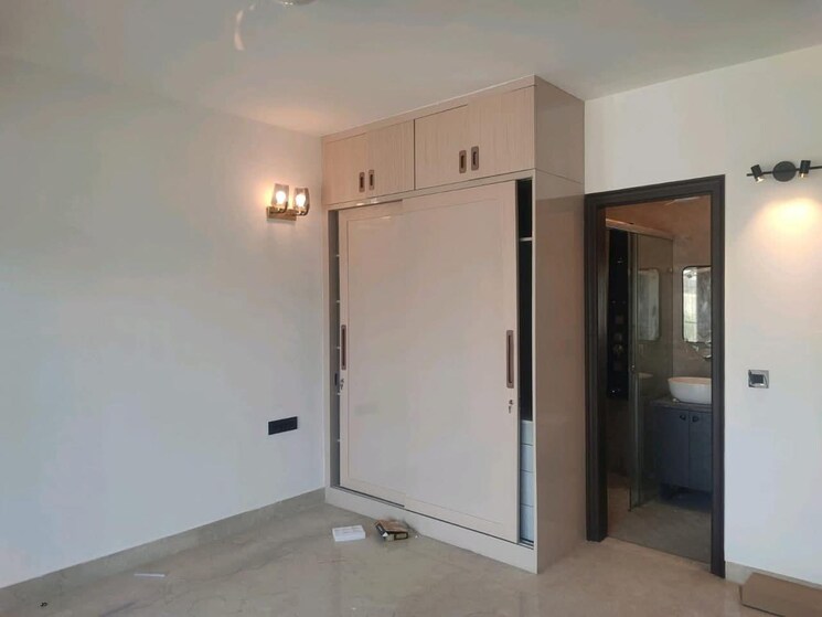 Master Bedroom, bptp-amstoria-country-floor 3.5 Bedroom 2260 Sq.Ft. Builder Floor In Sector 102 Gurgaon 8461489