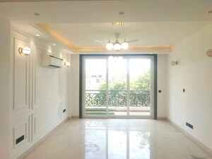 Master Bedroom in 3.5 BHK Builder Floor at BPTP Amstoria Country Floor, Sector 102 – for Sale