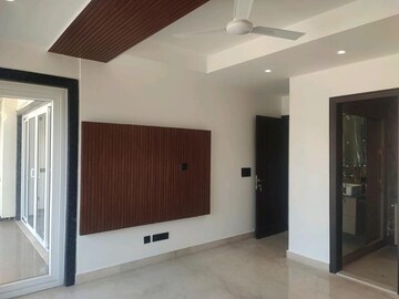 Furnished Amenities in 3.5 BHK Builder Floor at BPTP Amstoria Country Floor, Sector 102 – for Sale