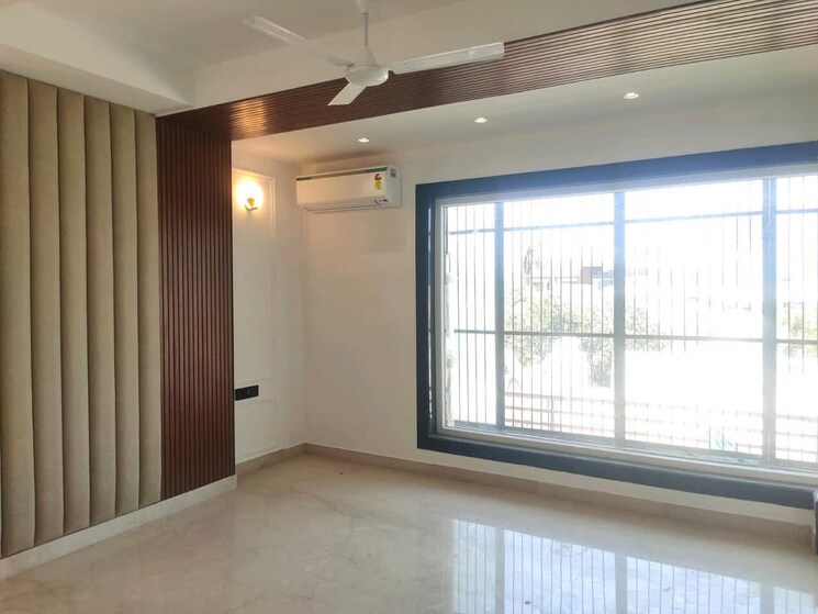 Master Bedroom, bptp-amstoria-country-floor 3.5 Bedroom 2260 Sq.Ft. Builder Floor In Sector 102 Gurgaon 8461489