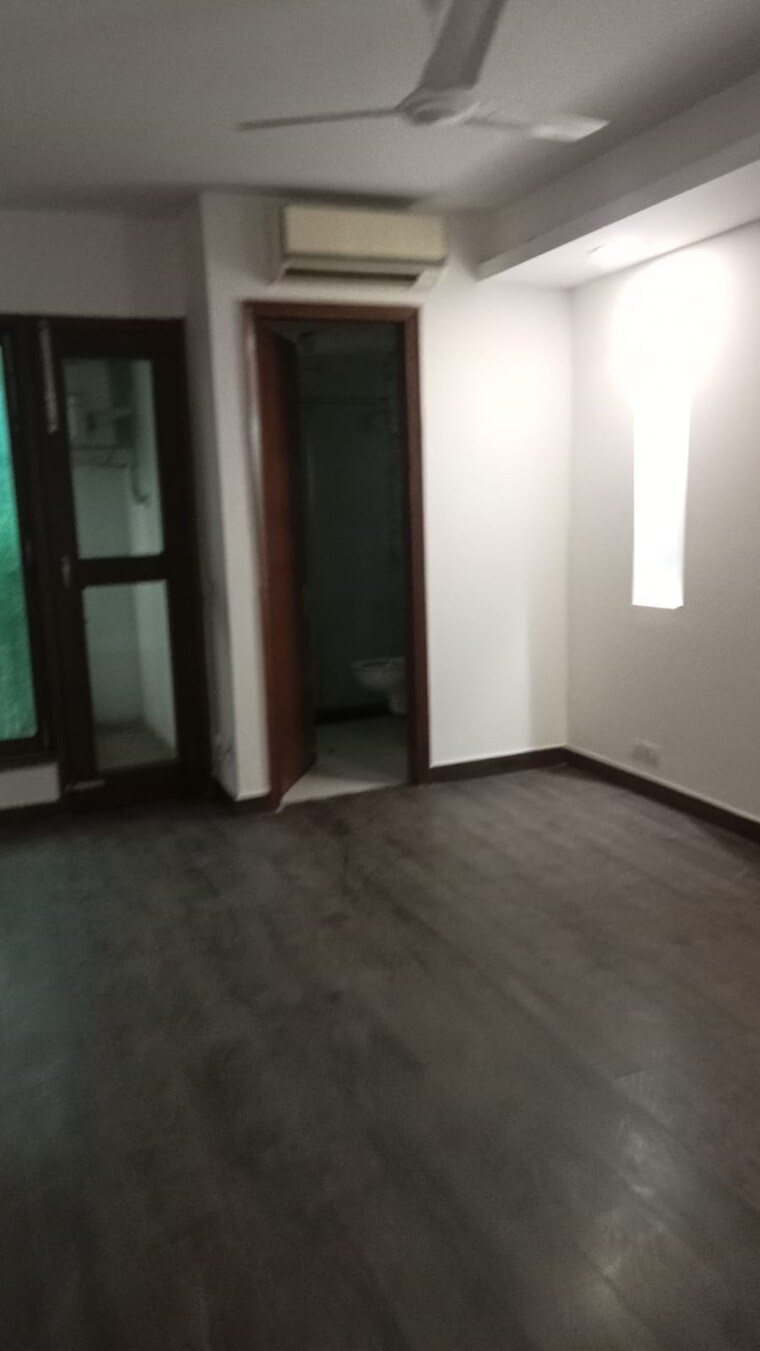 Master Bedroom, shivalik colony 3 Bedroom 195 Sq.Yd. Builder Floor In Shivalik Colony Delhi 8461514