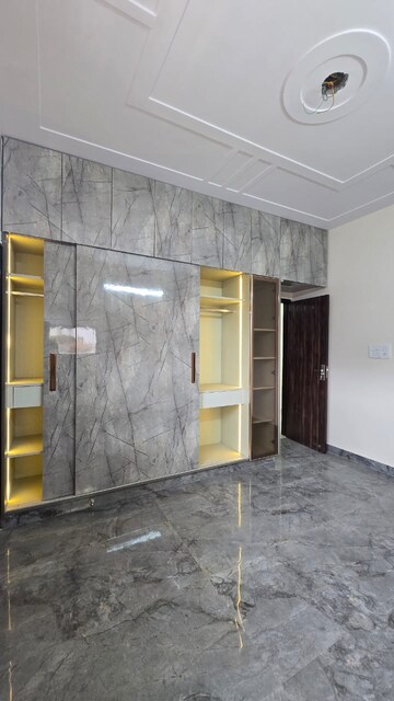 Master Bedroom in 2.5 BHK Apartment at Paschim Vihar – for Rent