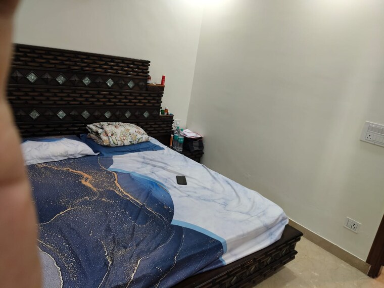 Bedroom, paschim vihar 2.5 Bedroom 84 Sq.Yd. Builder Floor In Paschim Vihar Delhi 8461555