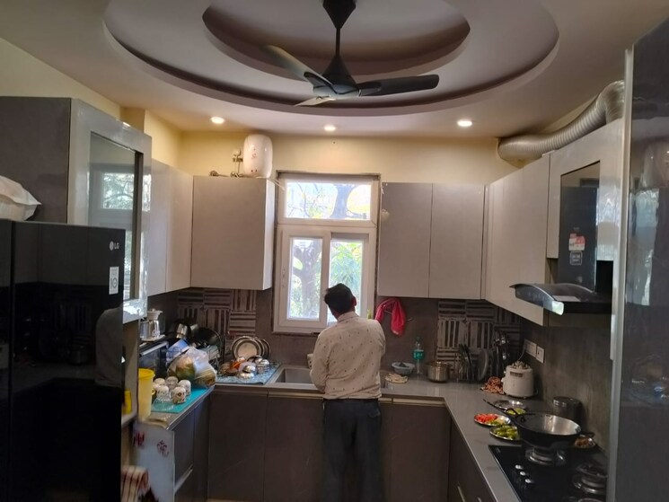 Kitchen, paschim vihar 2.5 Bedroom 84 Sq.Yd. Builder Floor In Paschim Vihar Delhi 8461555