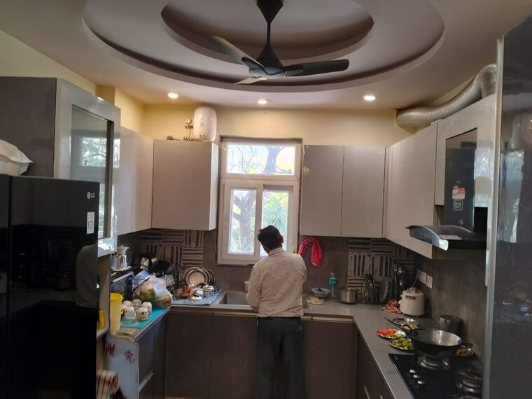 Kitchen, paschim vihar 2.5 Bedroom 84 Sq.Yd. Builder Floor In Paschim Vihar Delhi 8461555