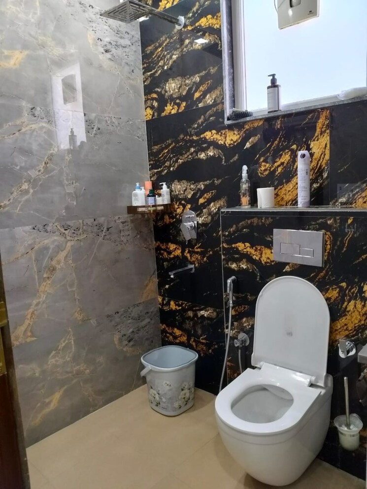 Bathroom, paschim vihar 2.5 Bedroom 84 Sq.Yd. Builder Floor In Paschim Vihar Delhi 8461555