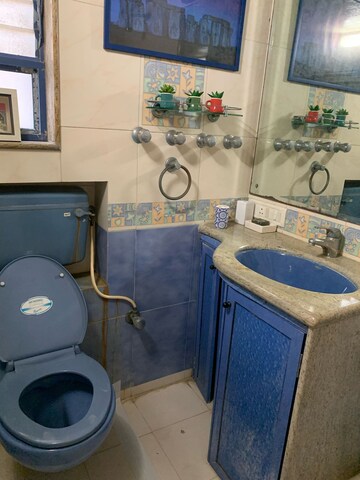 Bathroom in 4 BHK Apartment at Juhu – for Rent