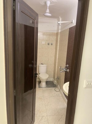 Furnished Amenities in 3 BHK Builder Floor at Mehrauli – for Sale