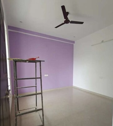 Master Bedroom in 2 BHK Apartment at Hazratganj – for Rent