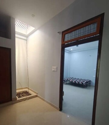 Master Bedroom in 2 BHK Apartment at Hazratganj – for Rent