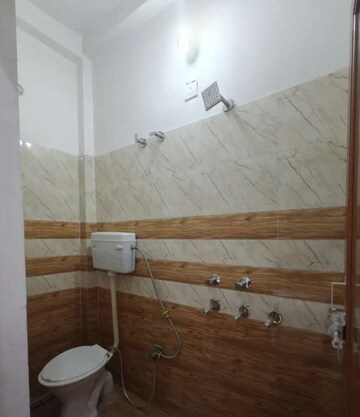 Bathroom in 2 BHK Apartment at Hazratganj – for Rent