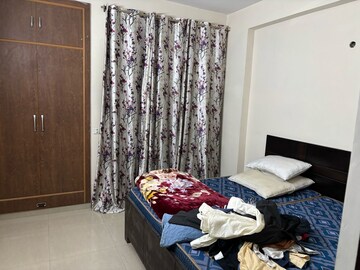 Bedroom in 2.5 BHK Apartment at Omaxe R2, Gomti Nagar – for Rent