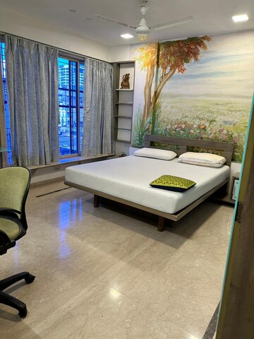 Bedroom in 3 BHK Apartment at Andheri West – for Rent