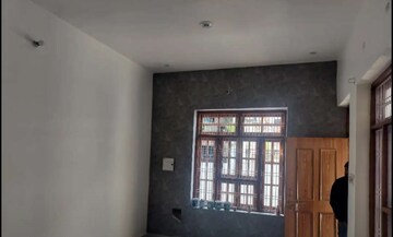 Master Bedroom in 2 BHK Builder Floor at Aliganj – for Rent