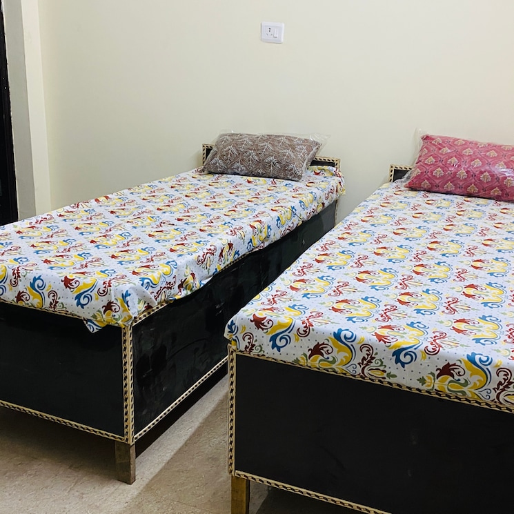 Room, sector 62 Pg For Boys In Sector 62 8461809