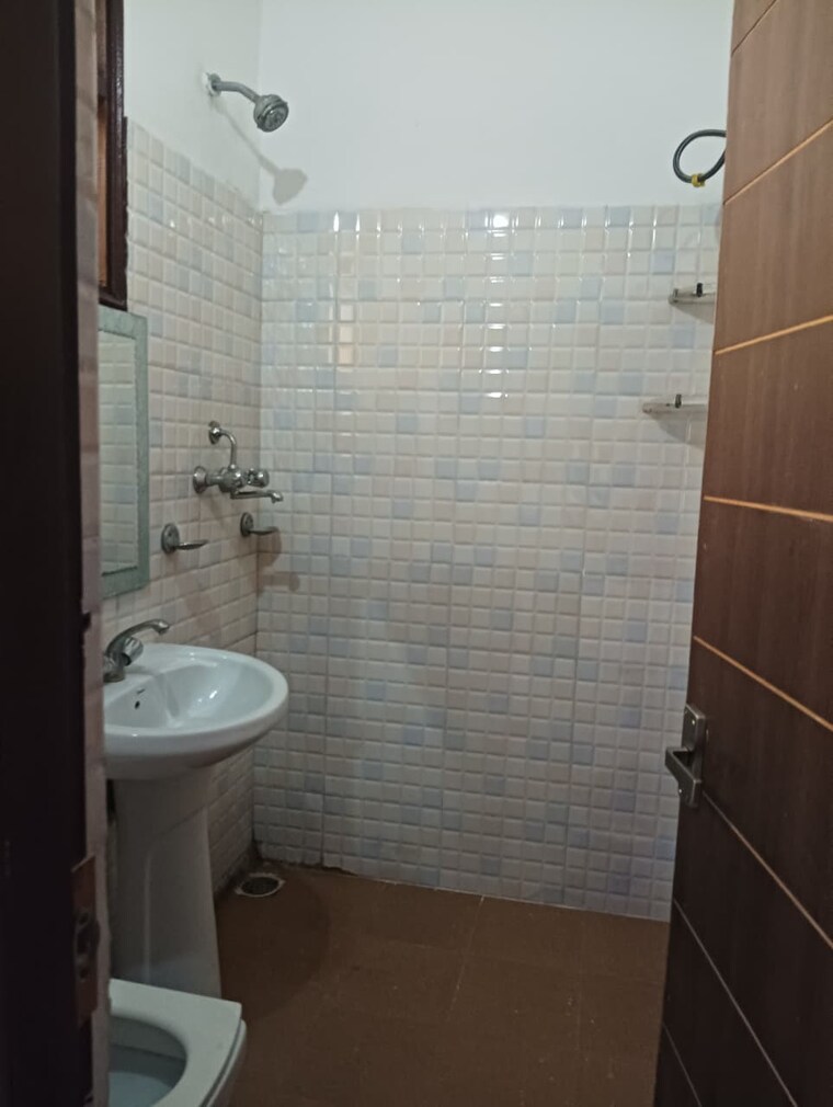 Bathroom, guru-nanak-enclave 2 Bedroom 1355 Sq.Ft. Apartment In Dhakoli Zirakpur 8461928