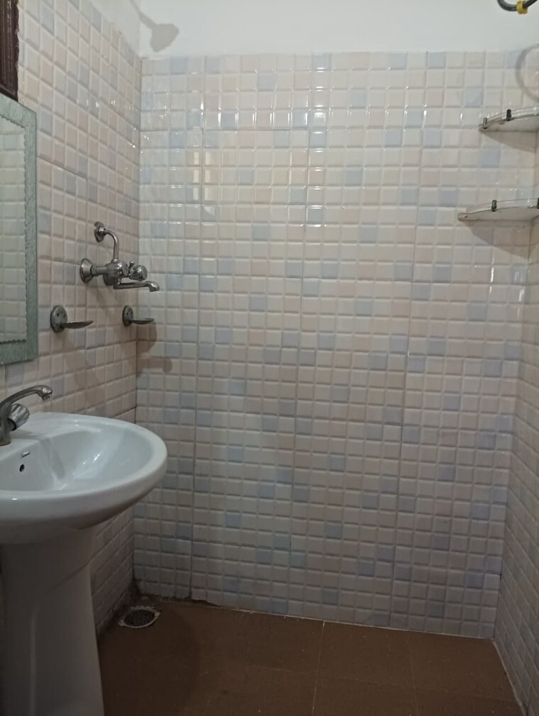 Bathroom, guru-nanak-enclave 2 Bedroom 1355 Sq.Ft. Apartment In Dhakoli Zirakpur 8461928