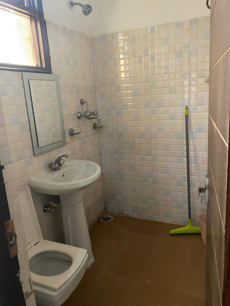 Bathroom, guru-nanak-enclave 2 Bedroom 1355 Sq.Ft. Apartment In Dhakoli Village Zirakpur 8461928