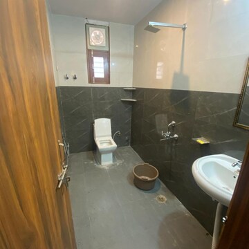 Attached Bathroom in 2.5 BHK Builder Floor at Sector 23 – for Rent
