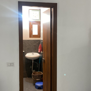 Furnished Amenities in 2.5 BHK Builder Floor at Sector 23 – for Rent