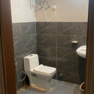 Bathroom in 2.5 BHK Builder Floor at Sector 23 – for Rent