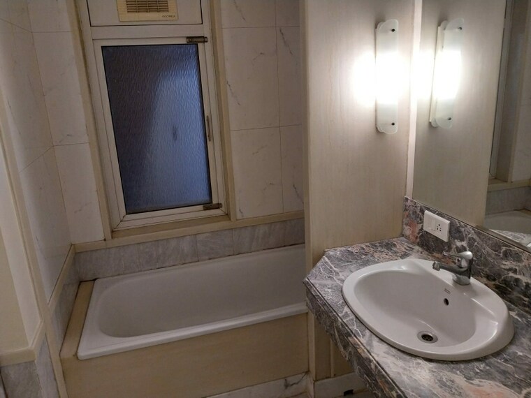 Bathroom, hiranandani-gardens-tivoli 4 Bedroom 4000 Sq.Ft. Apartment In Powai Mumbai 8461967