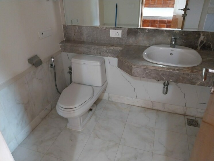 Bathroom, hiranandani-gardens-tivoli 4 Bedroom 4000 Sq.Ft. Apartment In Powai Mumbai 8461967
