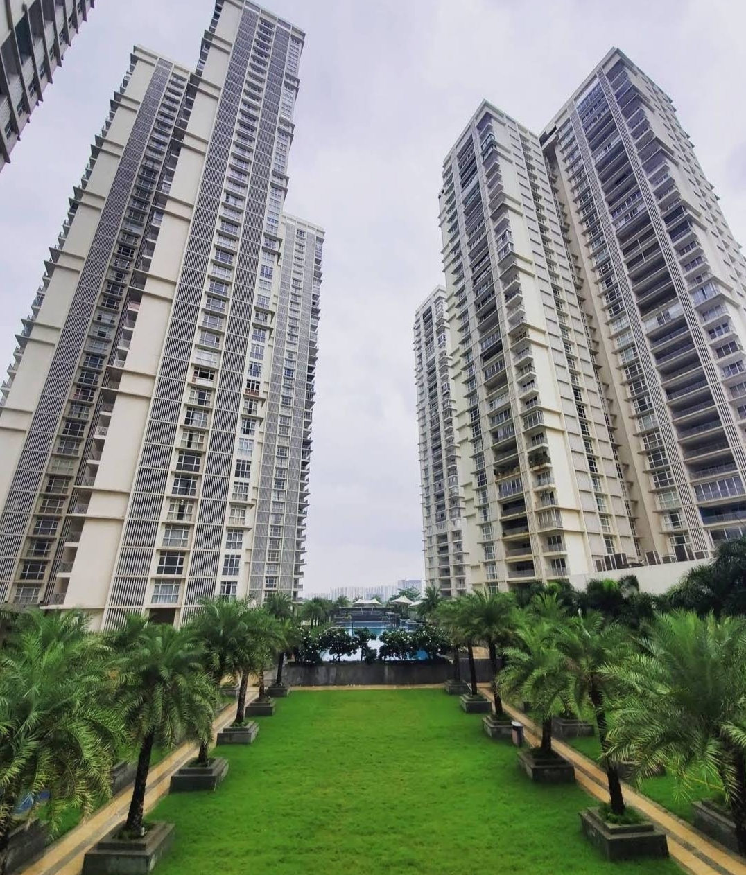4 BHK + Servant Room Apartment For Sale in Lodha Bellezza Sky Villas
