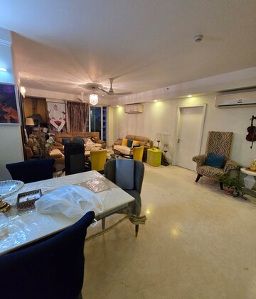 Living Room in 4 BHK Apartment at DLF The Belaire, Sector 54 – for Rent