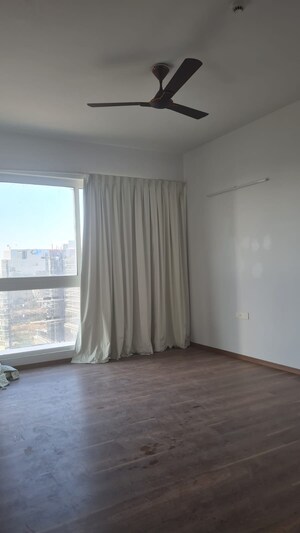 Master Bedroom in 3 BHK Apartment at DLF Richmond Park, Sector 43 – for Sale