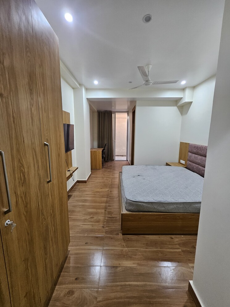 Master Bedroom, dlf-the-belaire 4 Bedroom 4200 Sq.Ft. Apartment In Sector 54 Gurgaon 8462123