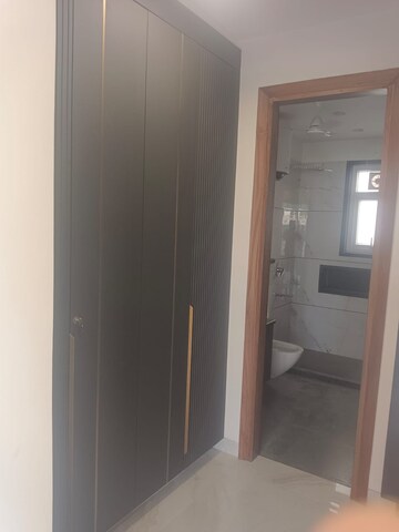 Room in 2 BHK Builder Floor at Sector 7 – for Rent
