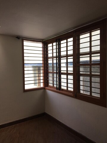 Room in 5 BHK Independent House at Hennur Road – for Sale