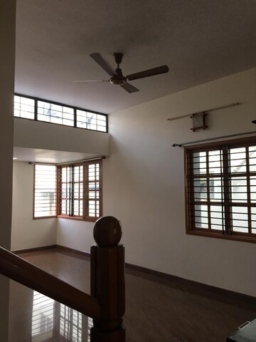 Room in 5 BHK Independent House at Hennur Road – for Sale