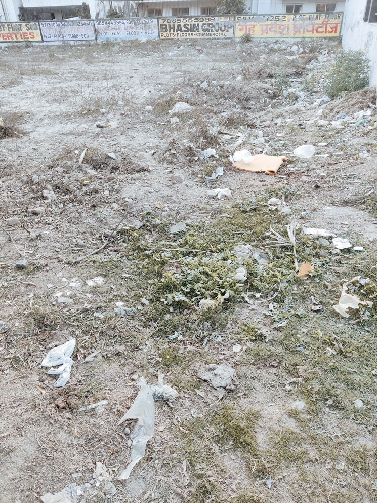 Garden, bptp-parkland  244 Sq.Yd. Plot In Sector 75 Faridabad 8462373