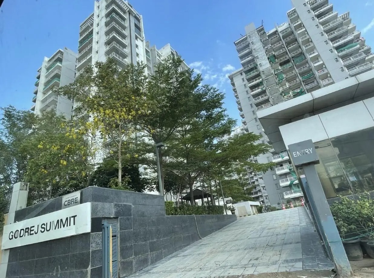 3.5 BHK + Servant Room 1890 Sq.Ft. Apartment in Adani Oyster Greens