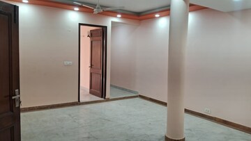 Room in 3 BHK Apartment at DLF Pink Town House, Dlf City Phase 3 – for Rent