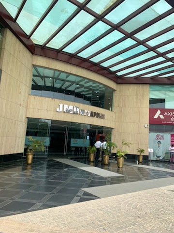 Living Room in  Office Space at JMD Megapolis, Sector 48 – for Rent